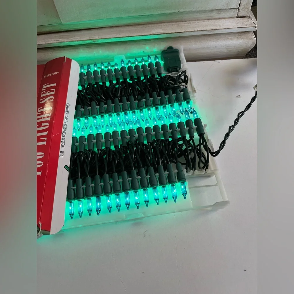 New Vintage box of Everglow Extend-A-Lights Christmas lights Turquoise 100 Party